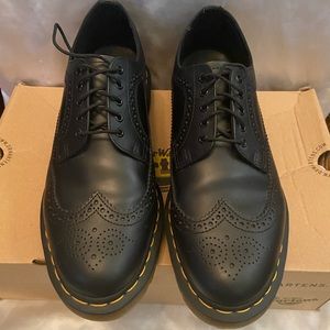 DR MARTENS Wingtip Oxfords